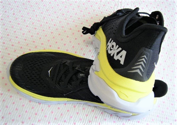 ホカ オネオネ　HOKA ONEONE　CLIFTON EDGE　ランニング用高性能シューズ　黒色　サイズ 27.5㌢　軽量性/クッション性/反発性　定価22000円_画像4