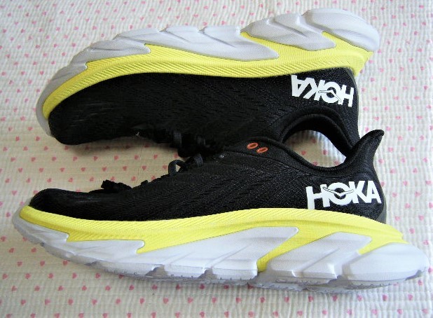 消費税無し ホカ オネオネ HOKA 27.5㌢ 軽量性/クッション性/反発性