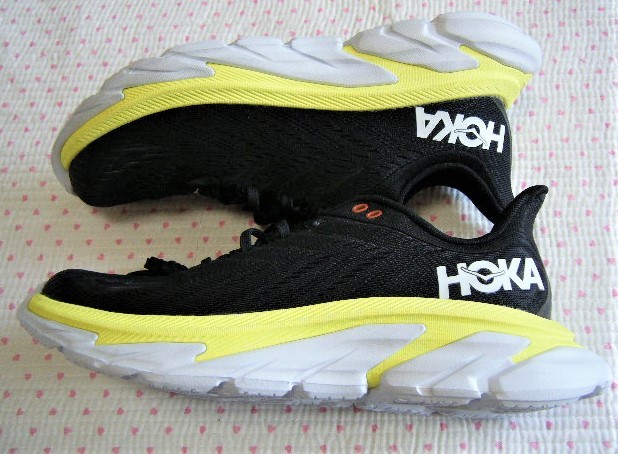 ホカ オネオネ　HOKA ONEONE　CLIFTON EDGE　ランニング用高性能シューズ　黒色　サイズ 27.5㌢　軽量性/クッション性/反発性　定価22000円_画像2