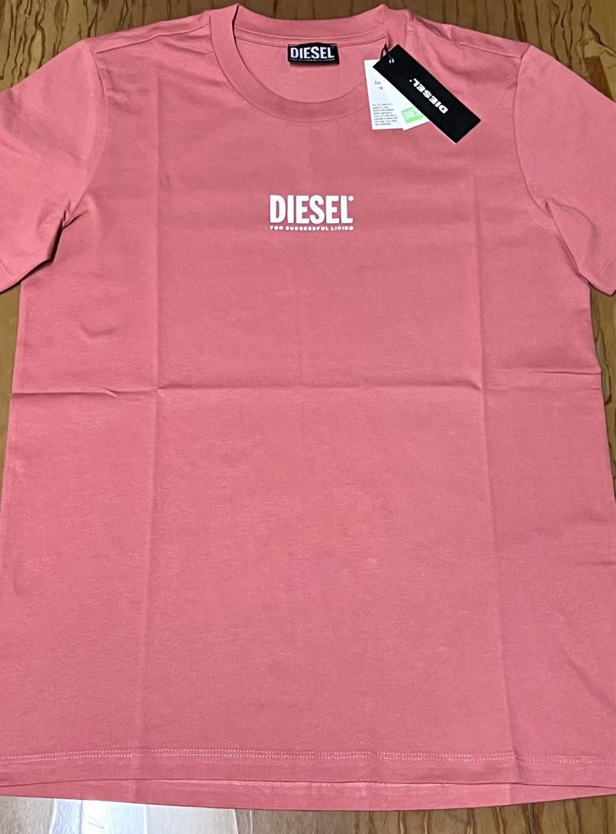 DIESEL  レディース　新品未使用　Mサイズ　Tシャツ　カットソー　コットン　綿　ロゴ　サーモンピンク　半袖　ディーゼル