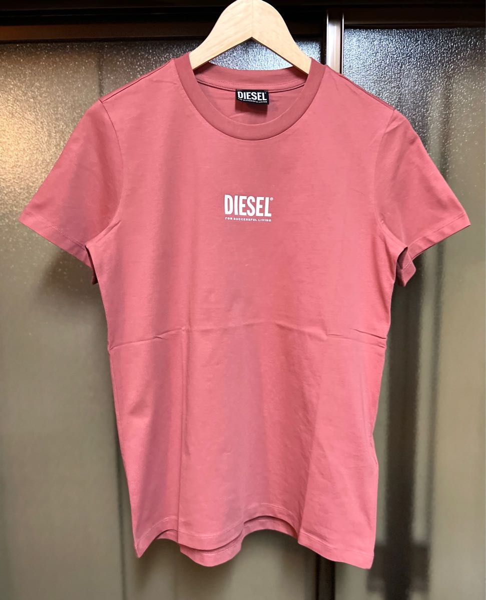 DIESEL  レディース　新品未使用　Mサイズ　Tシャツ　カットソー　コットン　綿　ロゴ　サーモンピンク　半袖　ディーゼル