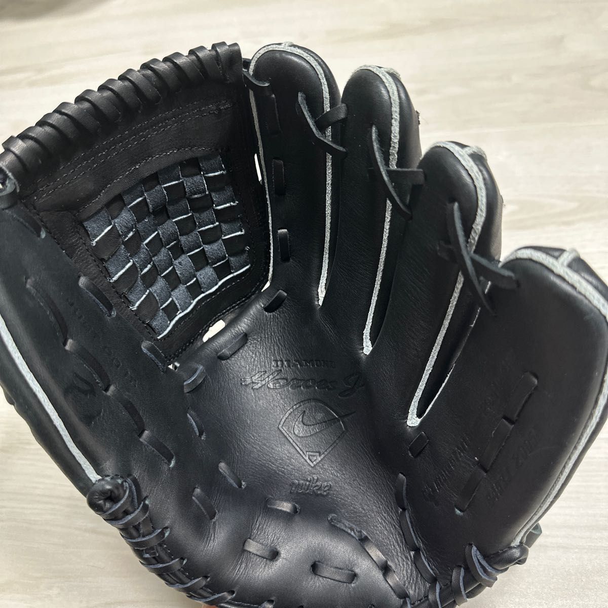 新品未使用 ナイキ グローブ 硬式 ピッチャー 投手用 NIKE 新品未使用 ナイキ グローブ 硬式 ピッチャー 投手用 NIKE