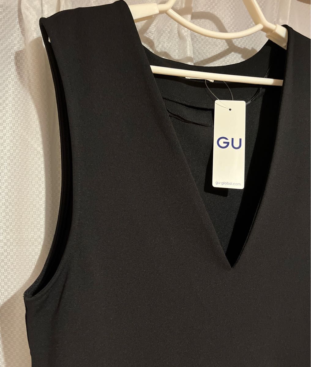 【新品未使用】GU カットソーVネックベスト+E ブラック S