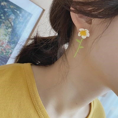 ピアス マーガレット ポストS925 フラワー 韓国 花 ゴールド ファッション かわいい ロマンチック 菊 スタッド リトル デイジー #C92-7_画像3