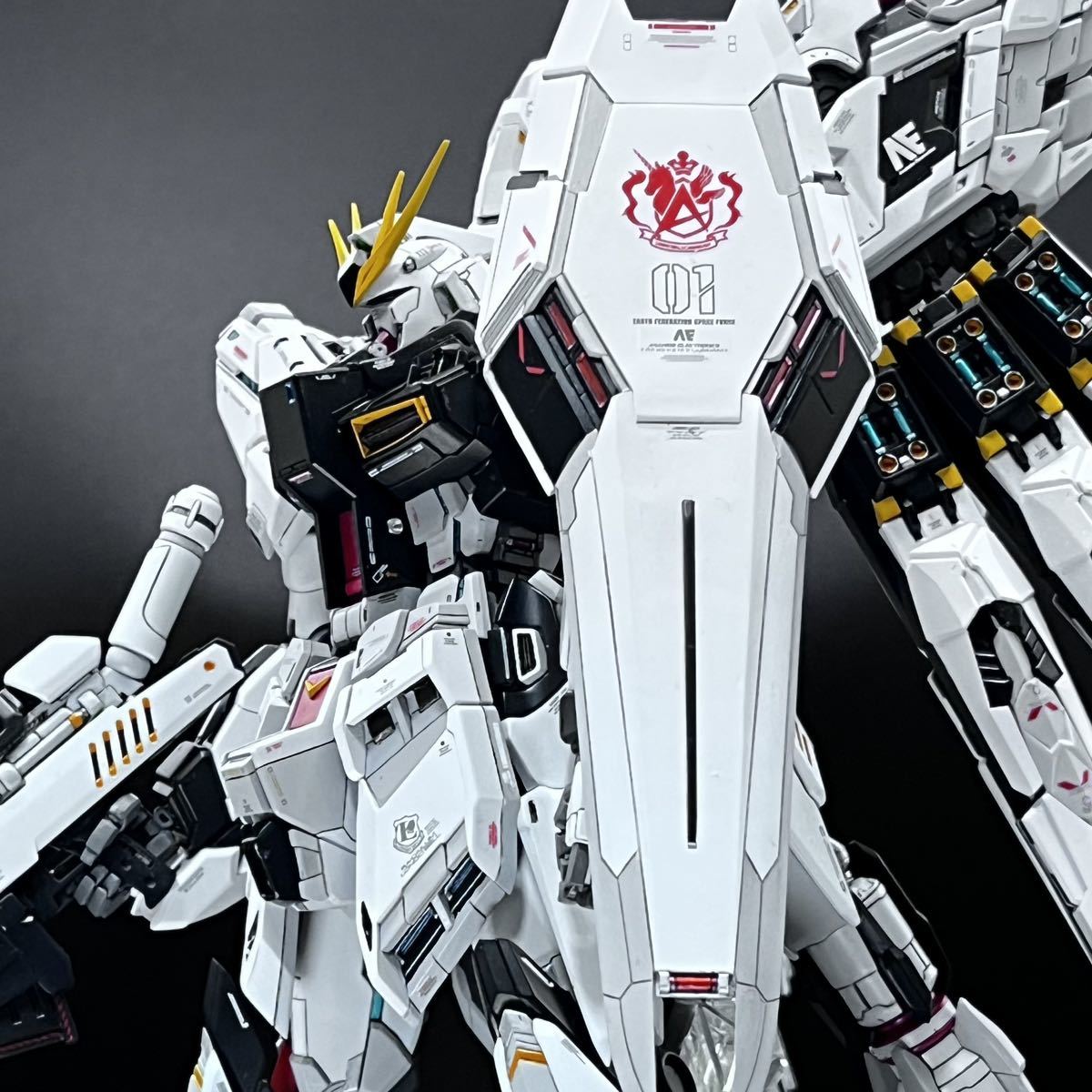 MG1/100 RX-93-v2 Hi-vガンダムνガンダム仕様改修塗装済み完成品-完成