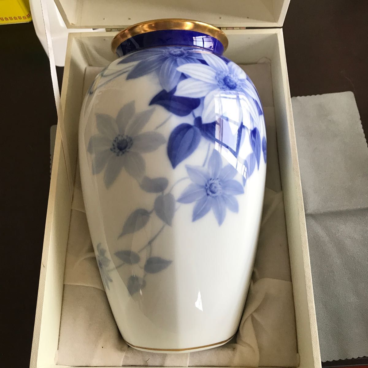 2021最新のスタイル 大倉陶園 鉄線 クレマチス 花入 花瓶 agapeeurope.org