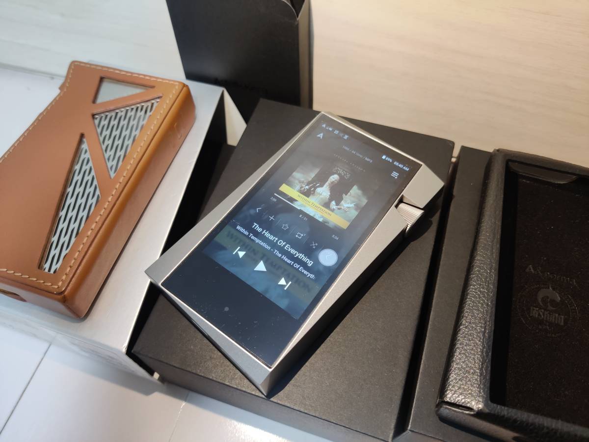 美品 Astell&Kern A&norma SR25 64GB Moon Silver ケース2種類付 ハイレゾ