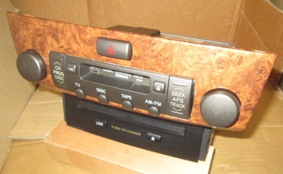  Toyota /TOYOTA UCF30 Celsior 6 disk change CD changer & cassette wood style panel P5811 used 