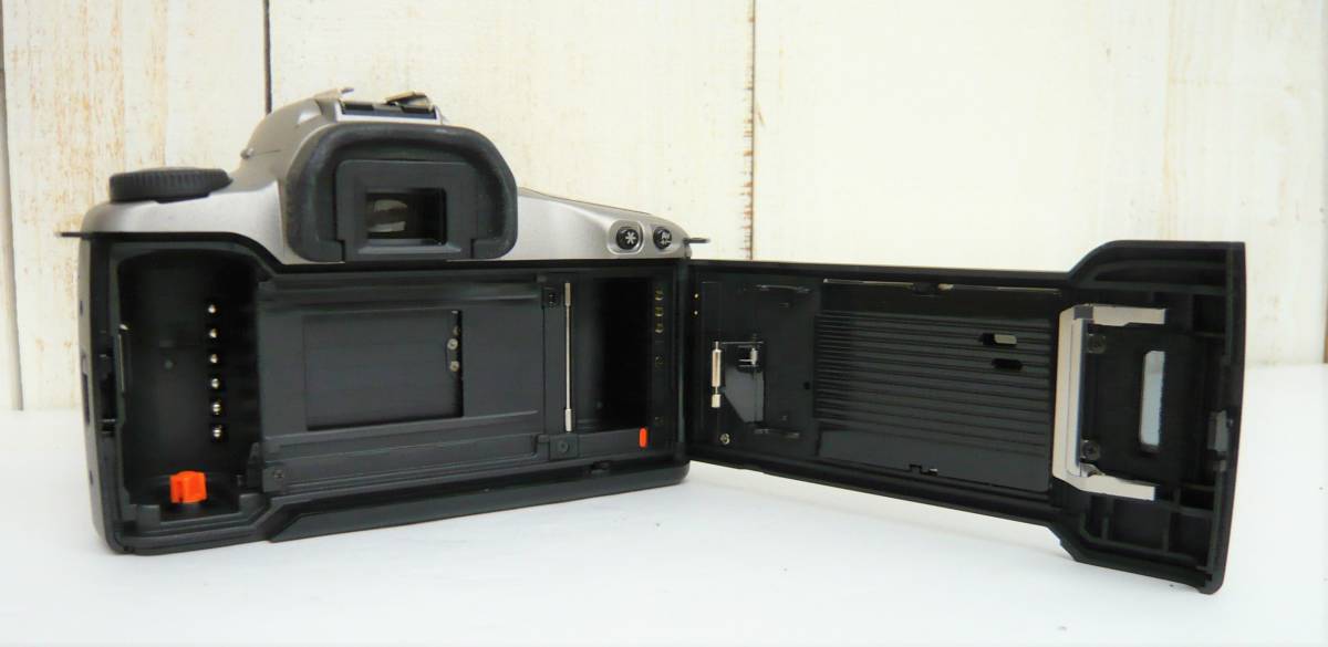 平成レトロ 当時物 RETRO CAMERA CANON キャノン フィルム カメラ 一眼レフ ボディ 作動品 EOS 3000N DATE イオス 取説 ストラップ付の画像9