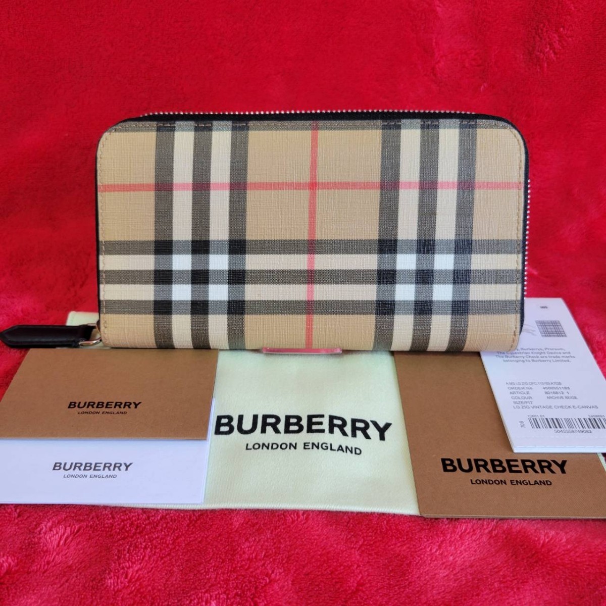 未使用品】バーバリー ヴィンテージチェック ラウンドファスナー長財布