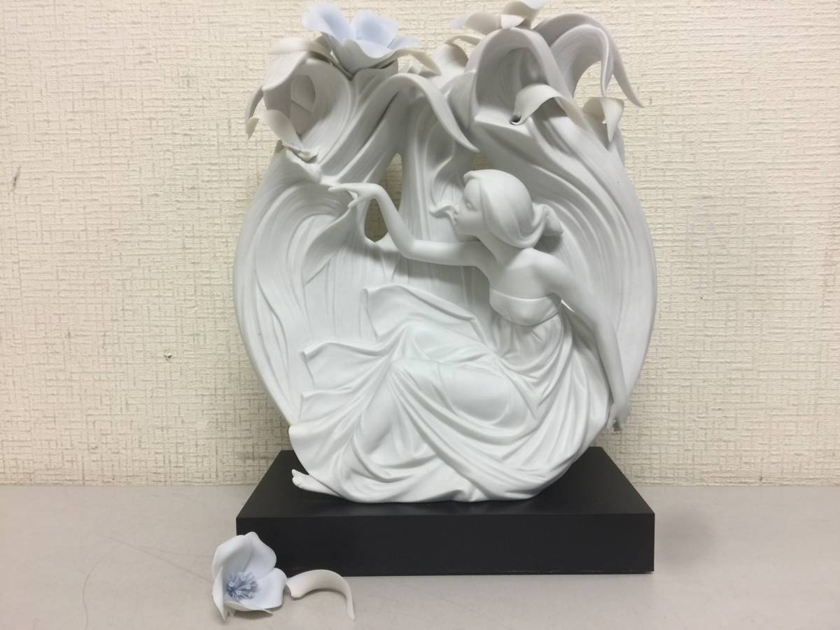 LLADRO　リヤドロ　6HS55　フィギュリン　陶器　花　少女　置物　　　　B4_画像1