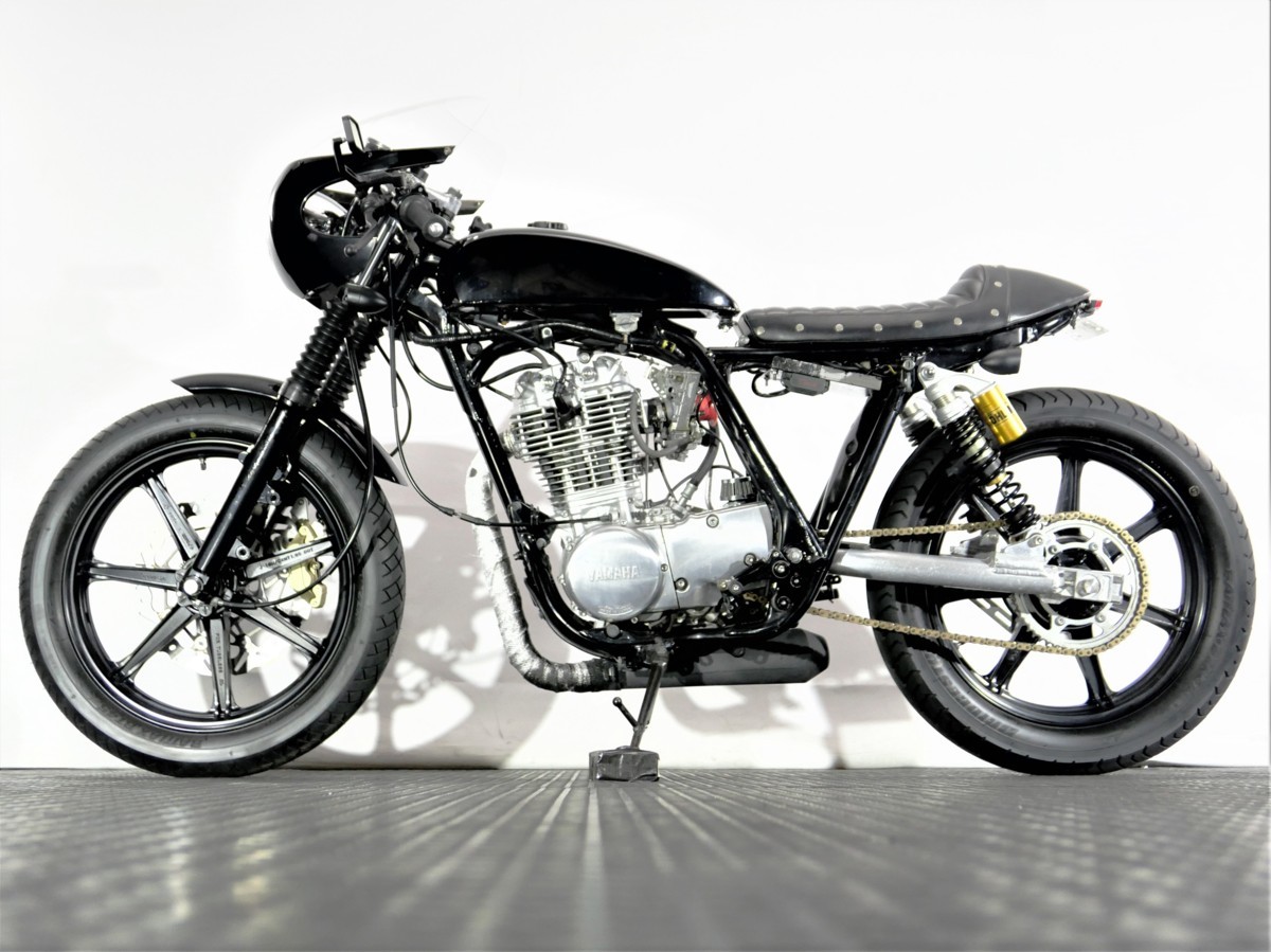 カフェレーサー SR400 2009年 FCRキャブ ワイズギアホイール