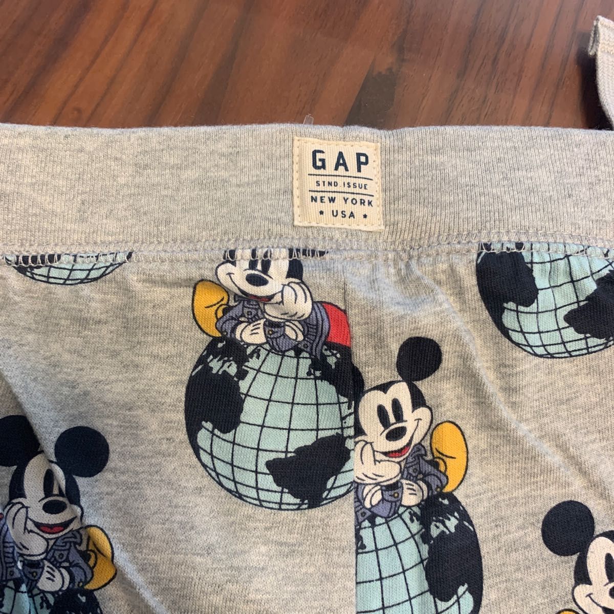 【新品・訳あり】baby GAP ベビー ギャップ ディズニー ミッキー パンツ  長ズボン スウェット 薄手 グレー 105cm