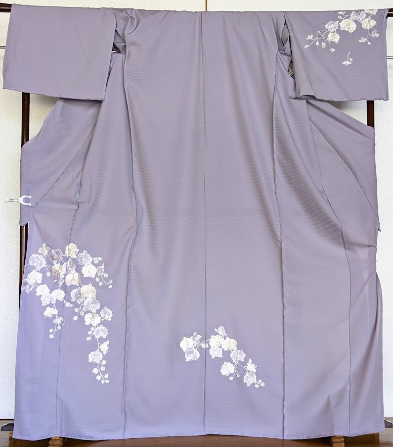 夏物(盛夏用)の着物です 五泉・駒絽・刺繍入り訪問着『胡蝶蘭 うす紫色』反物