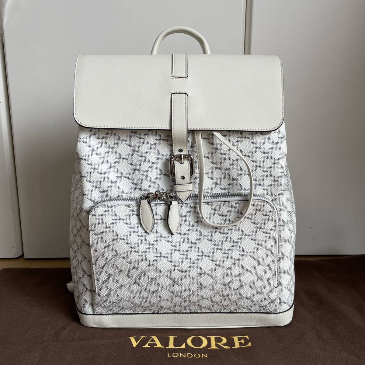 H03294 未使用品 VALORE LONDON レザーバックパック ホワイト-