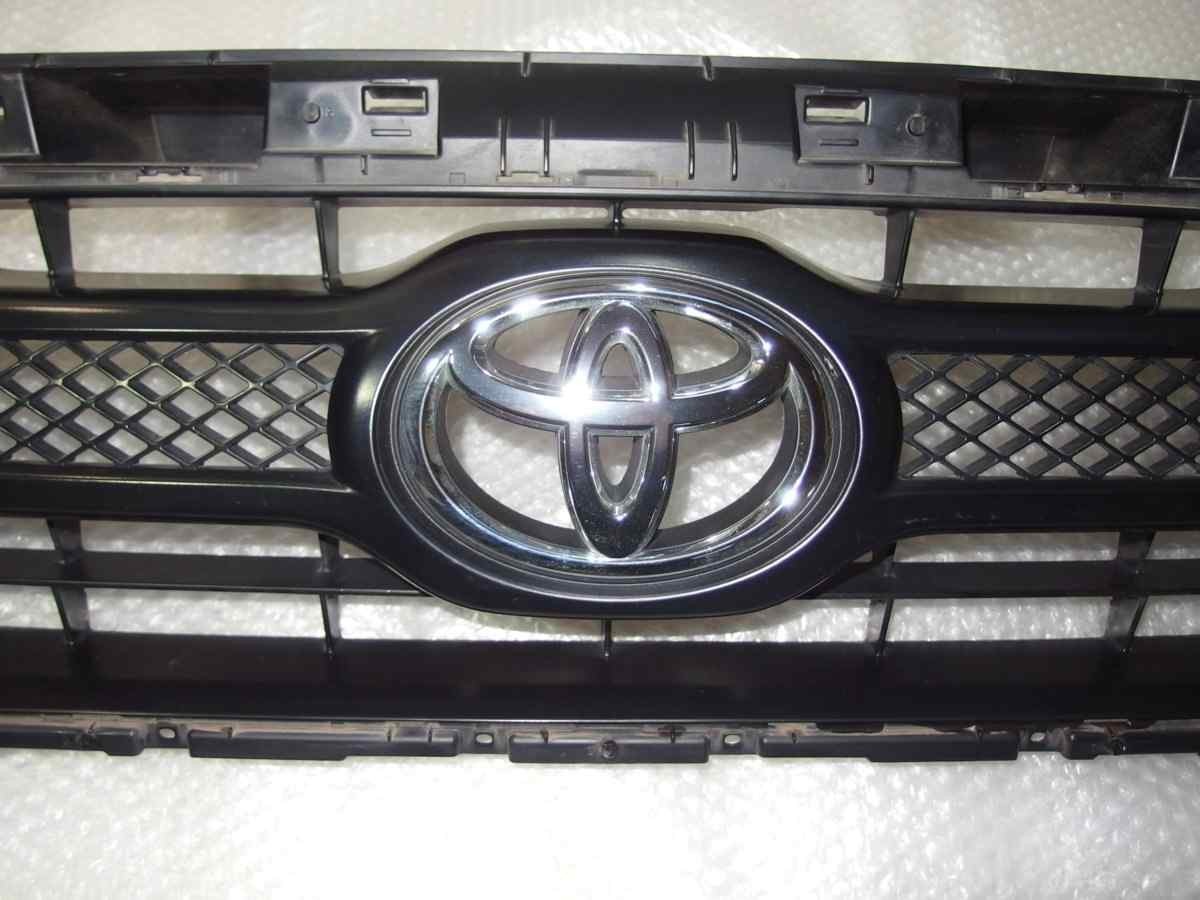 USトヨタ タコマ（2012年モデル）純正フロントグリル 53100-04470/80/90の画像3