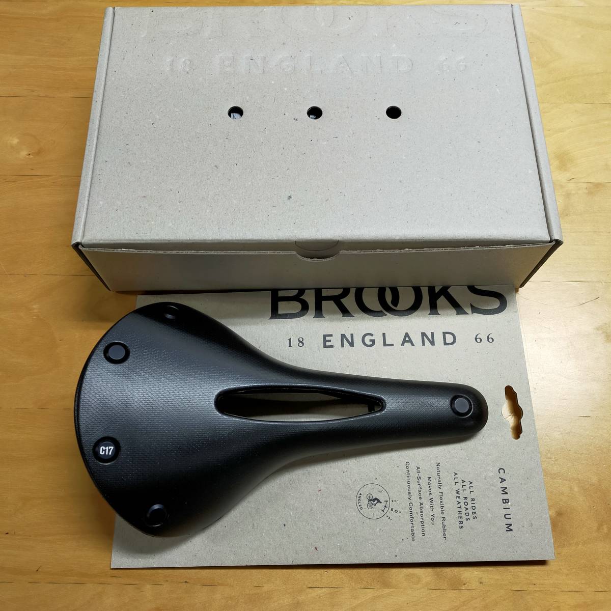 日本に CAMBIUM ブルックス CARVED カンビウム カーブド 穴あき BROOKS