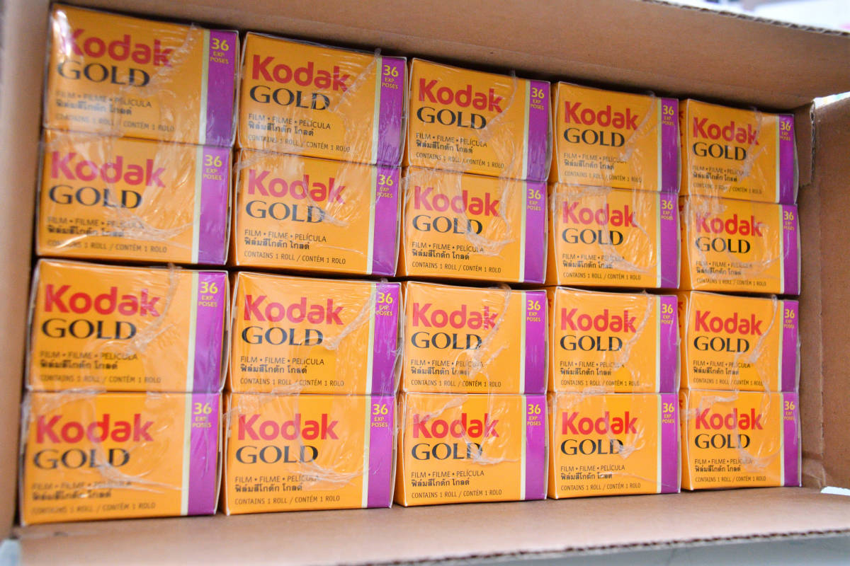 未開封新品!2025年1月有効【100ロールセット】KODAK GOLD 200-36枚撮