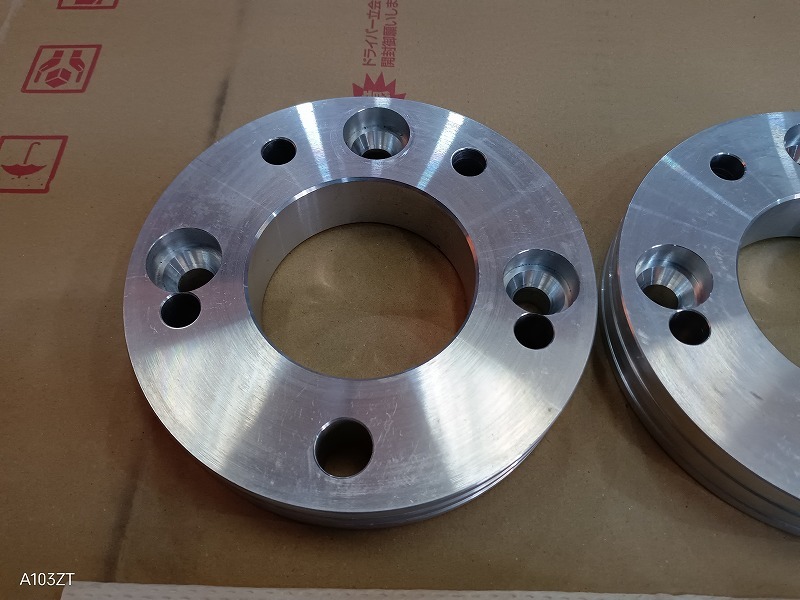  wide re wide spacer 4 hole 114.3 from 5 hole 114.3. conversion make special spacer. 4 to 5 PCD 114.3 thickness 27mm 3140