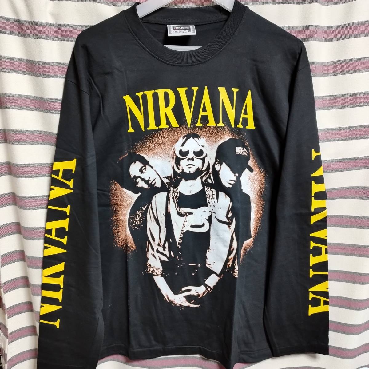 人気柄★ NIRVANA ニルヴァーナ　ロンＴ　長袖シャツ 厚手【Lサイズ】送料無料☆ バックプリントあり KURT COBAIN カート コバーン  バンドT