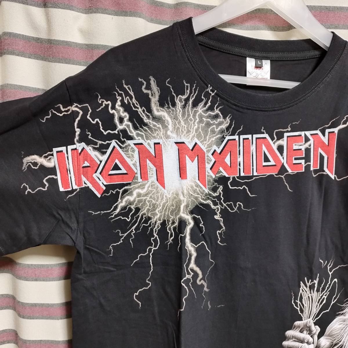 希少柄★ IRON MAIDEN アイアンメイデン　Ｔシャツ 【Lサイズ】送料無料☆ バックプリント有 AC/DC バンドT_画像2