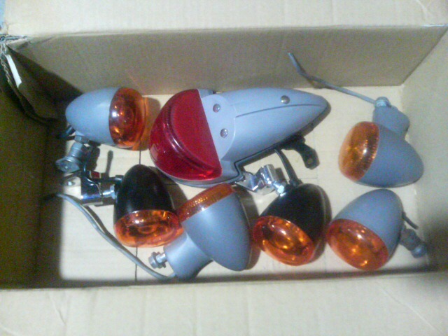  Harley sof tail locker FXCW original rom and rear (before and after) turn signal tail lamp set used.