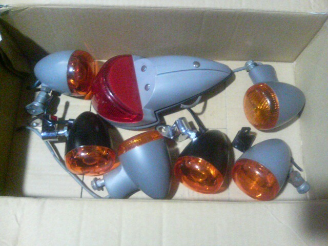 Harley sof tail locker FXCW original rom and rear (before and after) turn signal tail lamp set used.