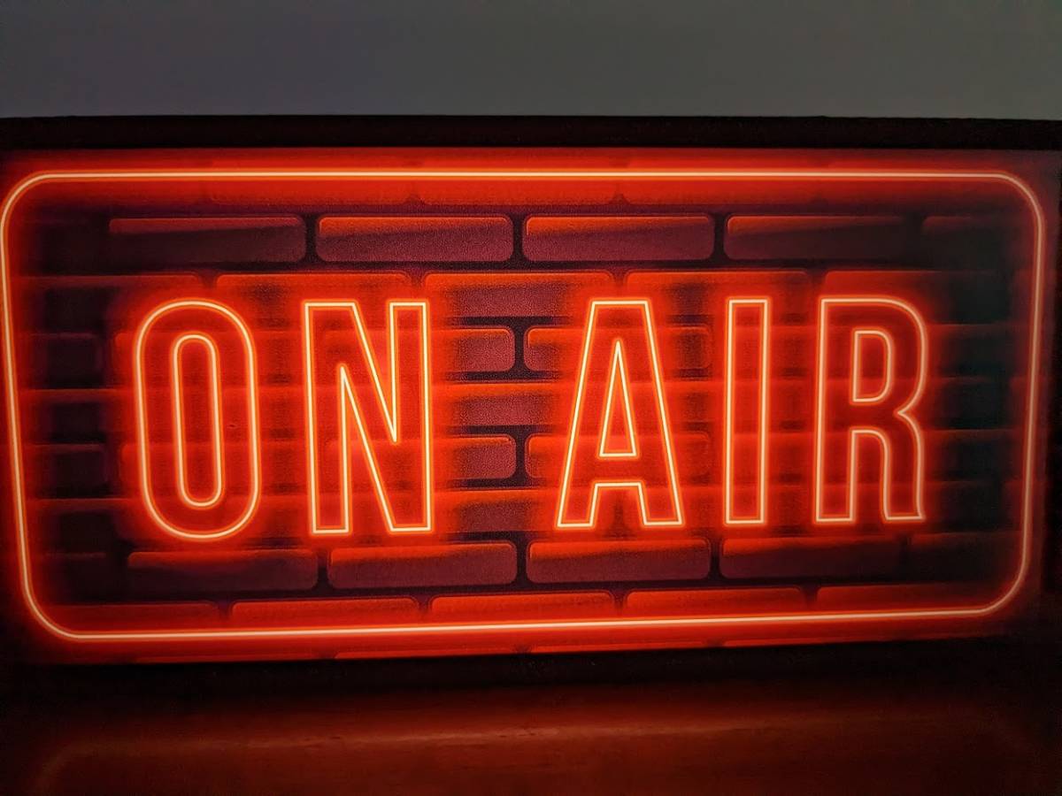 オンエアー ON AIR スタジオ ラジオ 生配信 生放送 アメリカン雑貨 ネオン風 インテリア サイン ランプ 看板 玩具 置物 雑貨 LEDライトBOXの画像3