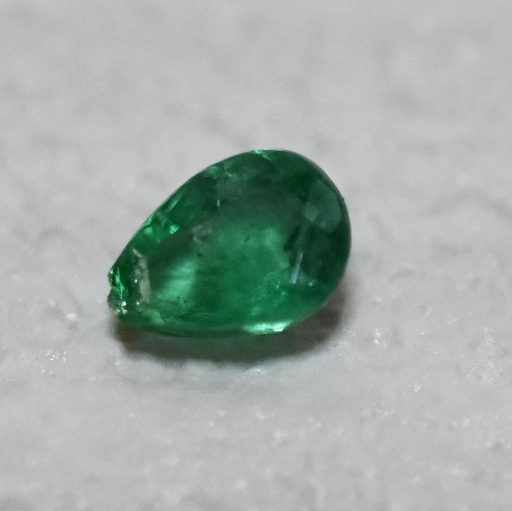 値下げ!天然エメラルド コロンビア産 2.295ct 大粒エメラルドカット