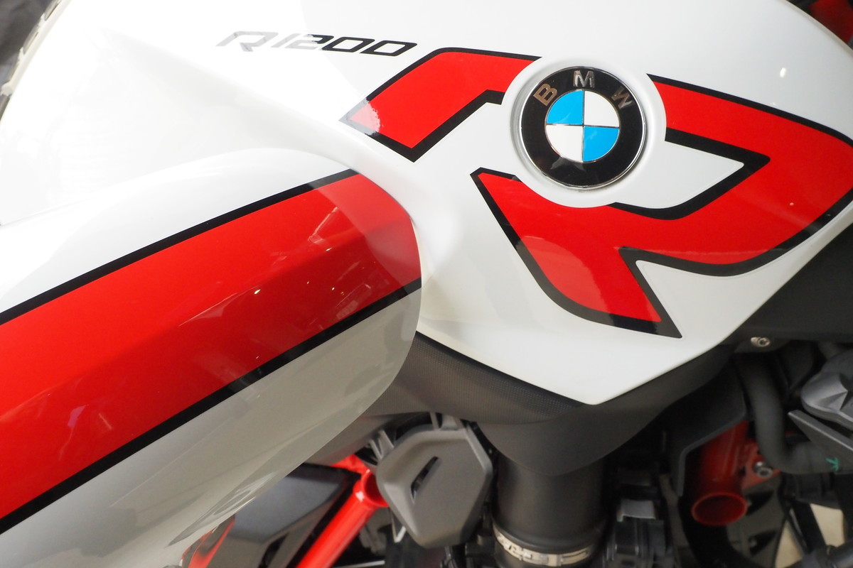 美品 BMW R1200R ('2015-) R1200RS 純正加工 カスタム フロントフェンダー　水冷 R1200R LC_画像10