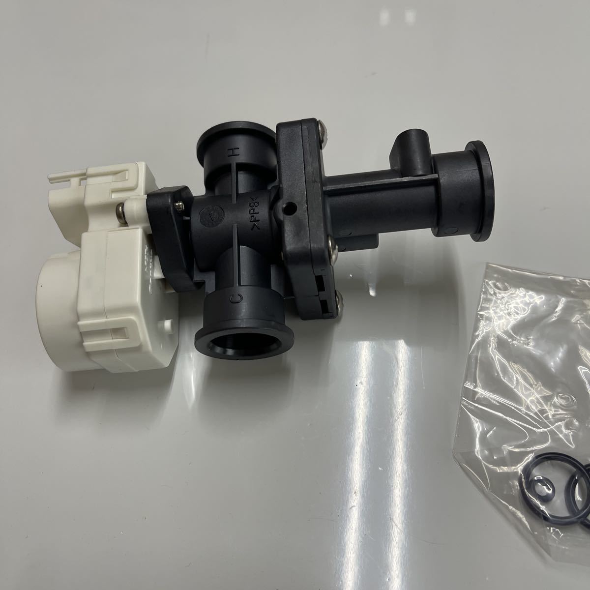 コロナ電気温水器UWH-4617AD2U給湯ミキシング弁です♪♪ コロナ電気温水器UWH-4617AD2U給湯ミキシング弁です♪♪
