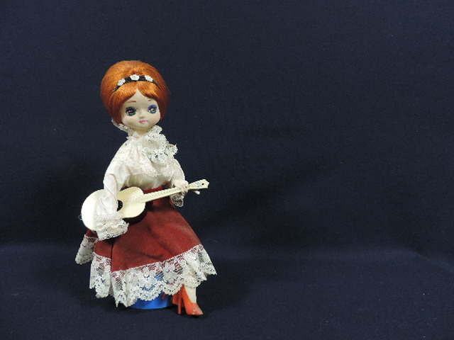 常磐ハワイアンセンター ゼンマイ式 ポーズ人形 白いギター 昭和レトロ 当時物 可動品 オルゴール付き（禁じられた遊び）
