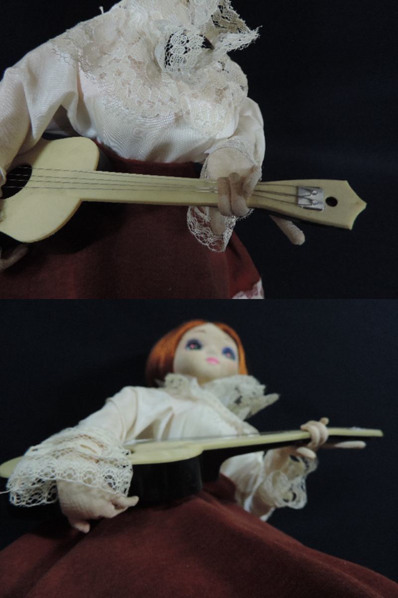 常磐ハワイアンセンター ゼンマイ式 ポーズ人形 白いギター 昭和レトロ 当時物 可動品 オルゴール付き（禁じられた遊び）_画像5