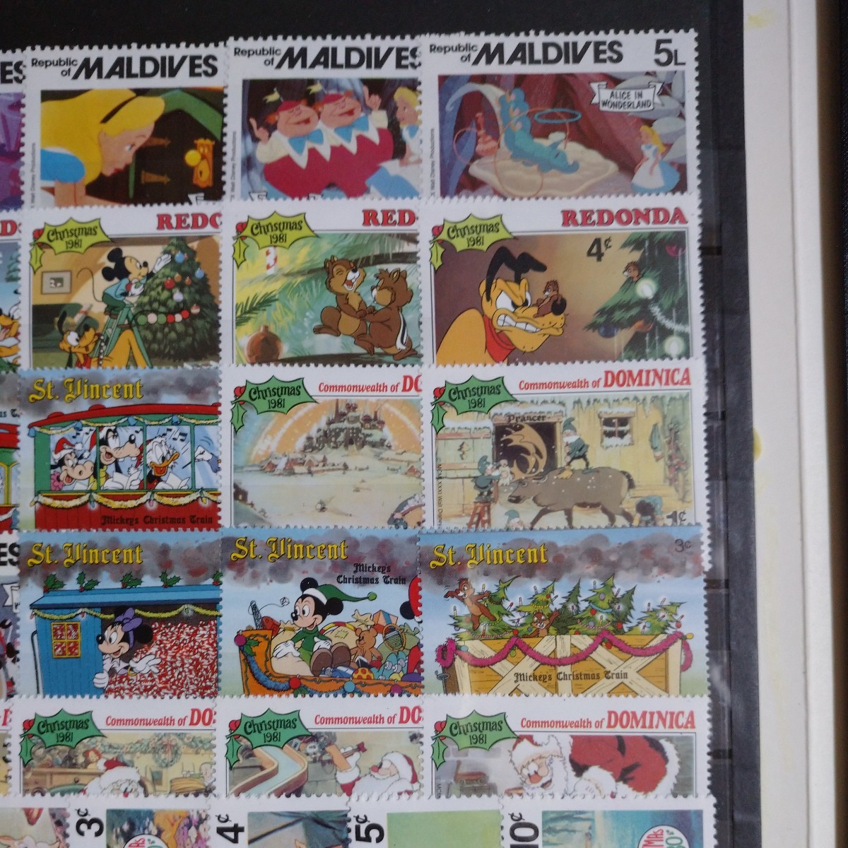 ディズニーの未使用切手　９０枚_画像8