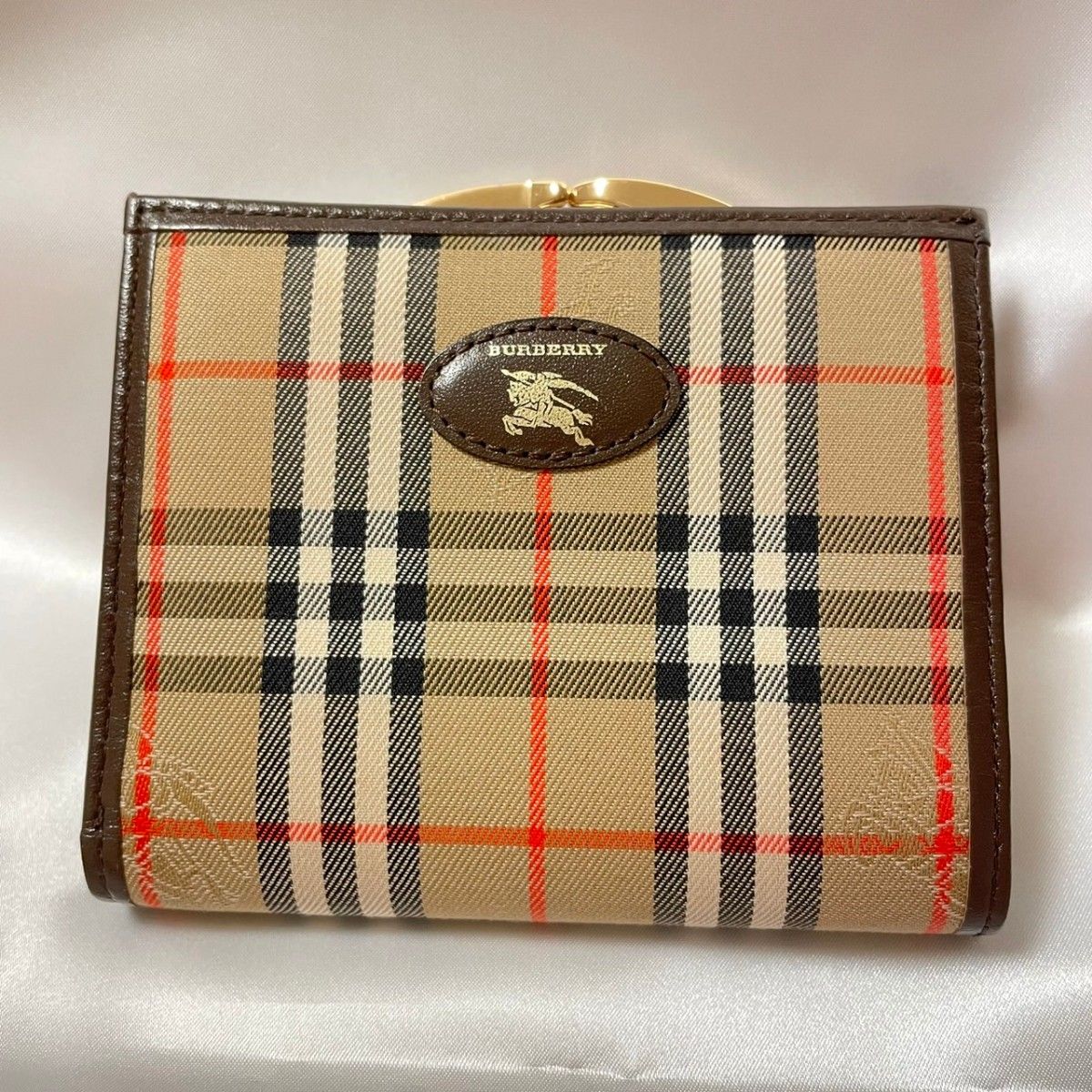 【未使用に近い】BURBERRY バーバリー 二つ折り財布 がま口 箱付