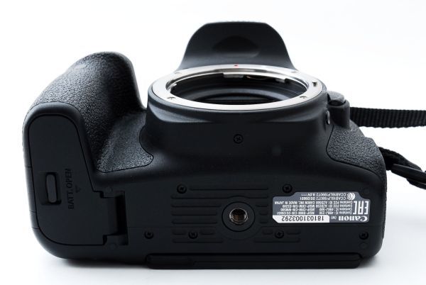 12613☆美品☆ Canon キヤノン EOS 9000D ボディ デジタルカメラ