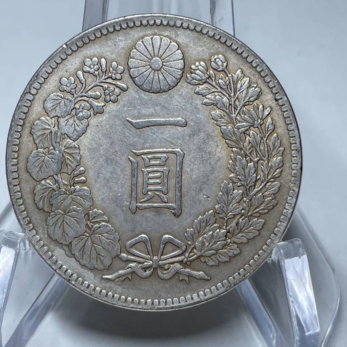 WX620日本記念メダル 一圓 明治45年 菊紋 日本硬貨 貿易銀 日本古銭 コレクションコイン 貨幣 重さ約26g_画像1