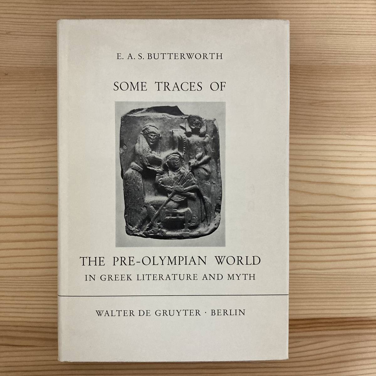 【英語洋書】SOME TRACES OF THE PRE OLYMPIAN WORLD IN GREEK LITERATURE AND MYTH / E.A.S.Butterworth（著）【古代ギリシャ】_画像1