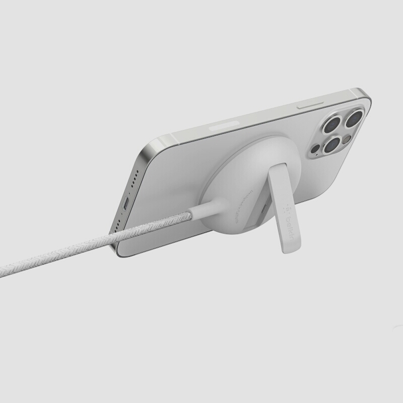 送料無料★Belkin MagSafe認証 ワイヤレス充電パッド iPhone 14/13/12 15W急速充電 (ホワイト)