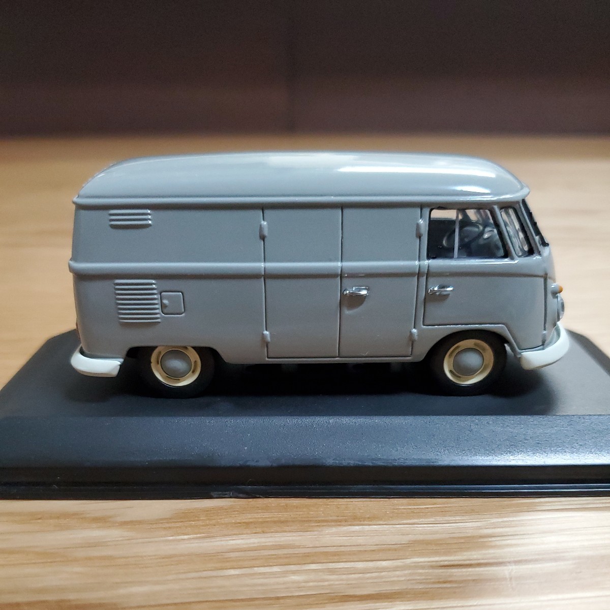 1/43 ミニチャンプス MINICHAMPS ミニカー/Volkswagen T1 Delivery Van Grey/フォルクスワーゲン デリバリバン グレー_画像3