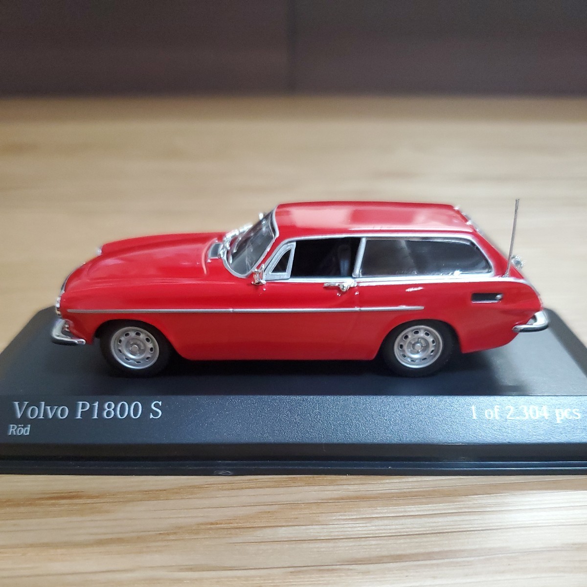 1/43 ミニチャンプス/Volvo P1800 ES 1971 Rod/ボルボ p1800s レッド