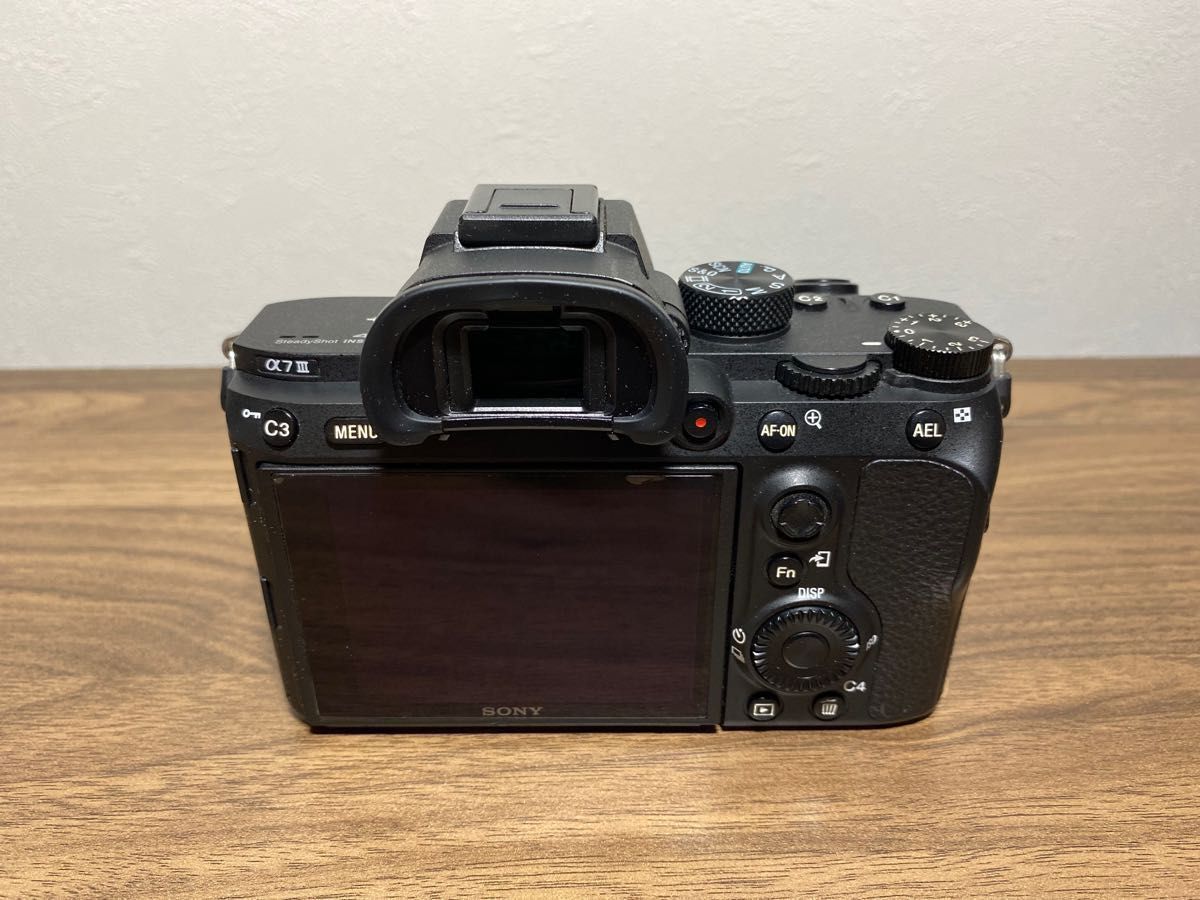 最終値下げ ミラーレス一眼 SONY ILCE-7M3 α7III ボディ+付属品 最終値下げ ミラーレス一眼 SONY ILCE-7M3 α7III ボディ+付属品