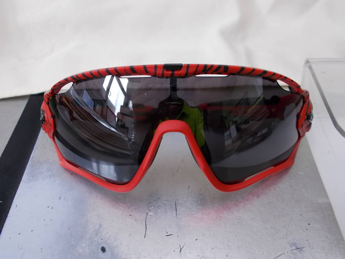 珍しい RED サングラス OO9290-6731 JAWBREAKER オークリー OAKLEY