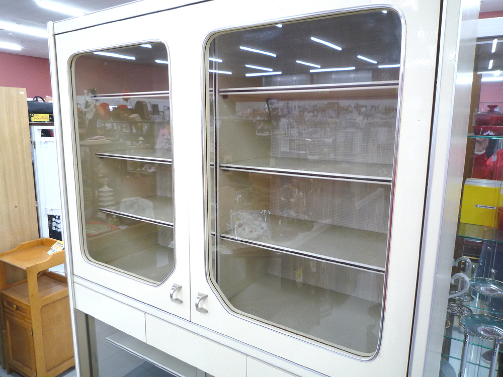 昭和レトロ 食器棚 アイボリー ガラス扉 高さ 約179.5cm 苫小牧西店_画像2