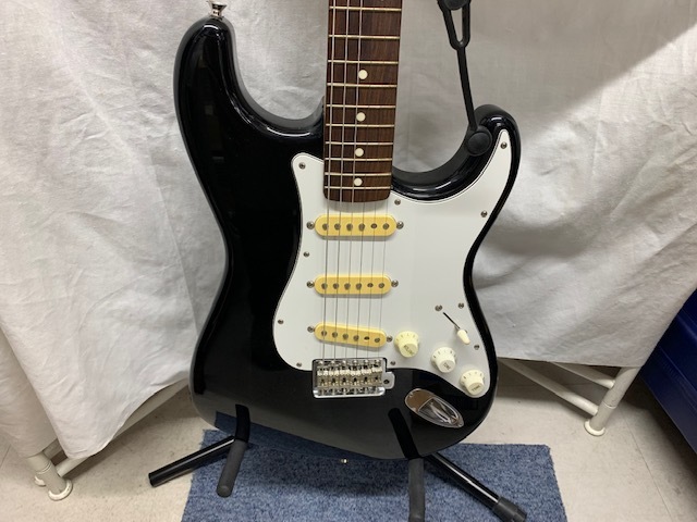 FENDERフェンダー◆STRATOCASTERストラトキャスター Made in Japan【短時間試演済み ソフトケース付き】_画像4