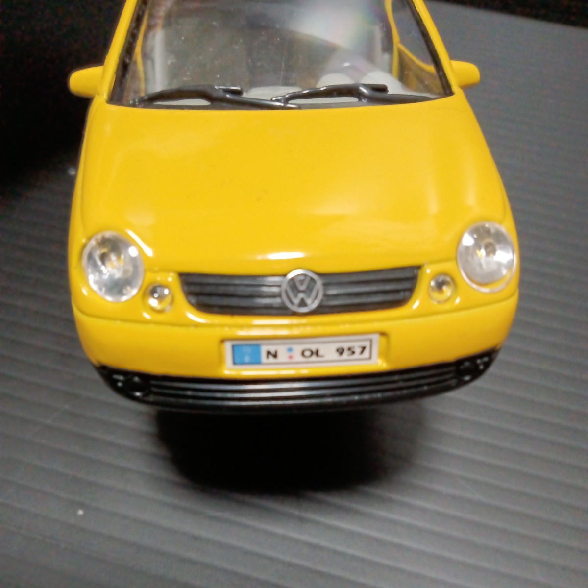 WELLY「フォルクスワーゲン LUPO」ミニカー ルポ イエロー WELLY「フォルクスワーゲン LUPO」ミニカー ルポ イエロー