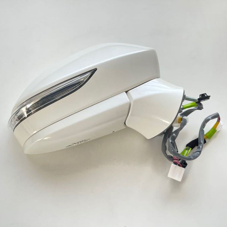 送料込み 美品 210系 クラウン 純正 ドアミラー ASSY 右 8ピン 送料込み 美品 210系 クラウン 純正 ドアミラー ASSY 右 8ピン