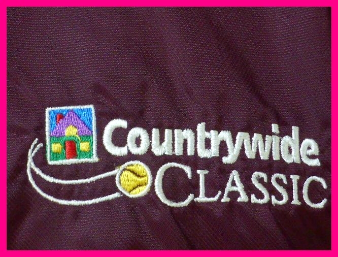 送料無料★アディダス・ウィンドブレーカーML　ワインレッド　ビンテージ古着　「the Countrywide Classic」刺繍入りモデル　テニス_画像3