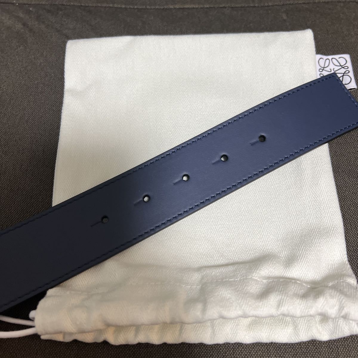 新品 LOEWE ロエベ アナグラム リバーシブル ベルト ネイビー シルバー