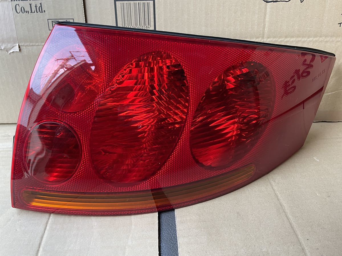 アウディ TTクーペ TRUZZZ8N 純正 Valeo 89100 右テールライト アウディ TTクーペ TRUZZZ8N 純正 Valeo 89100 右テールライト